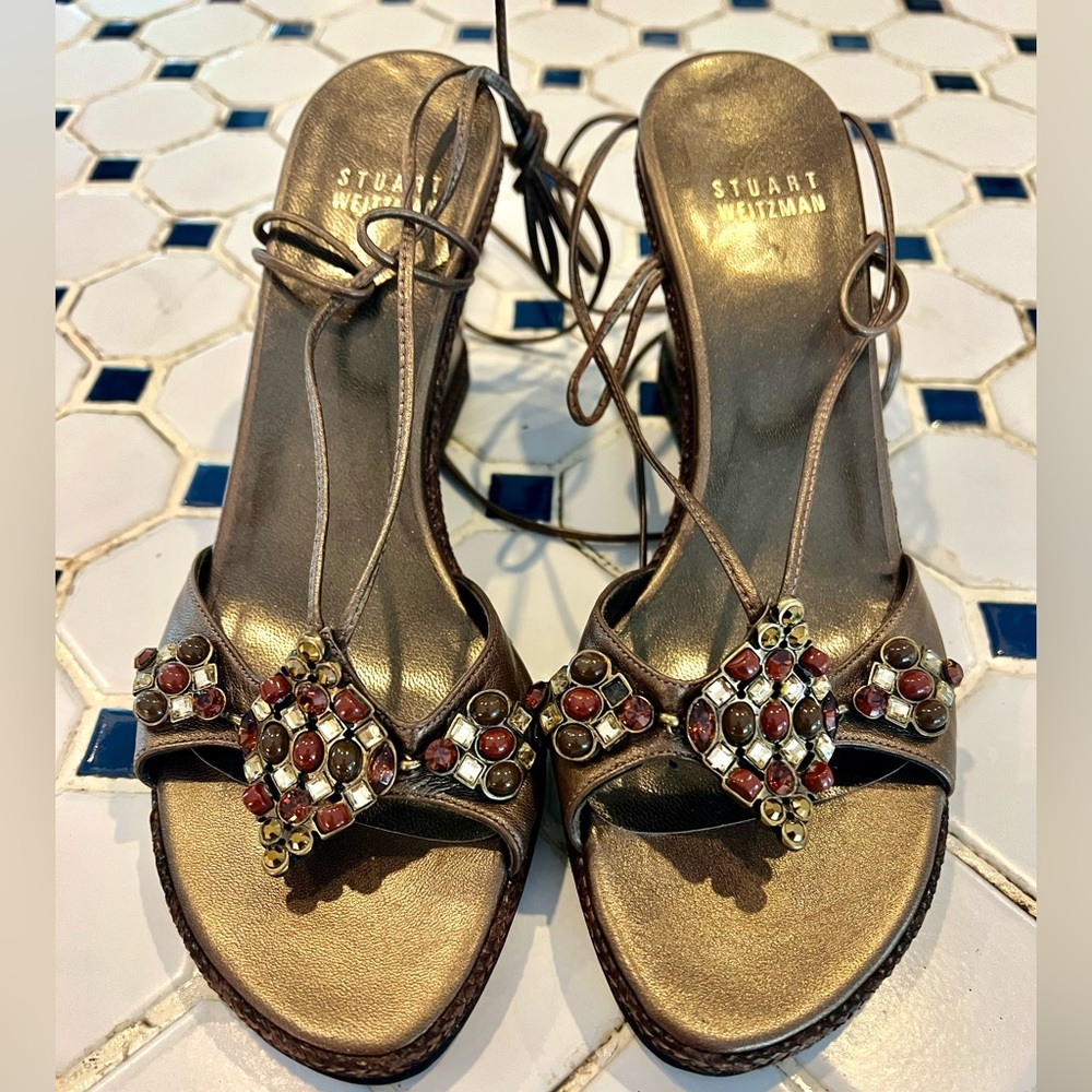 EUC SZ6 StuartWeitzman Lace up Rhinestone Bronze Wedges